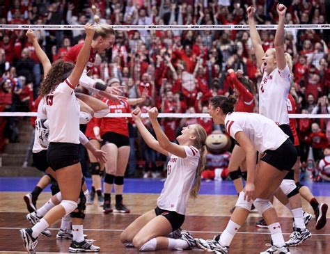 Wisconsin volleyball rallies, advances in NCAA。